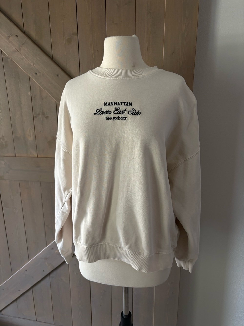 Forever 21 Cream Crewneck Sweatshirt Manhattan Lower East Side Size S